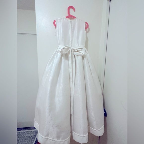 Satin Communion Dress w/ Pearl Accents & Organza Skirt 9-12 years Old. Off White - Picture 12 of 15
